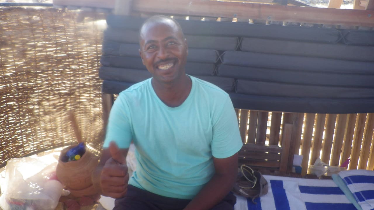 Sammy vom Strand möchte Deutsch lernen Coral Hills Resorts & SPA