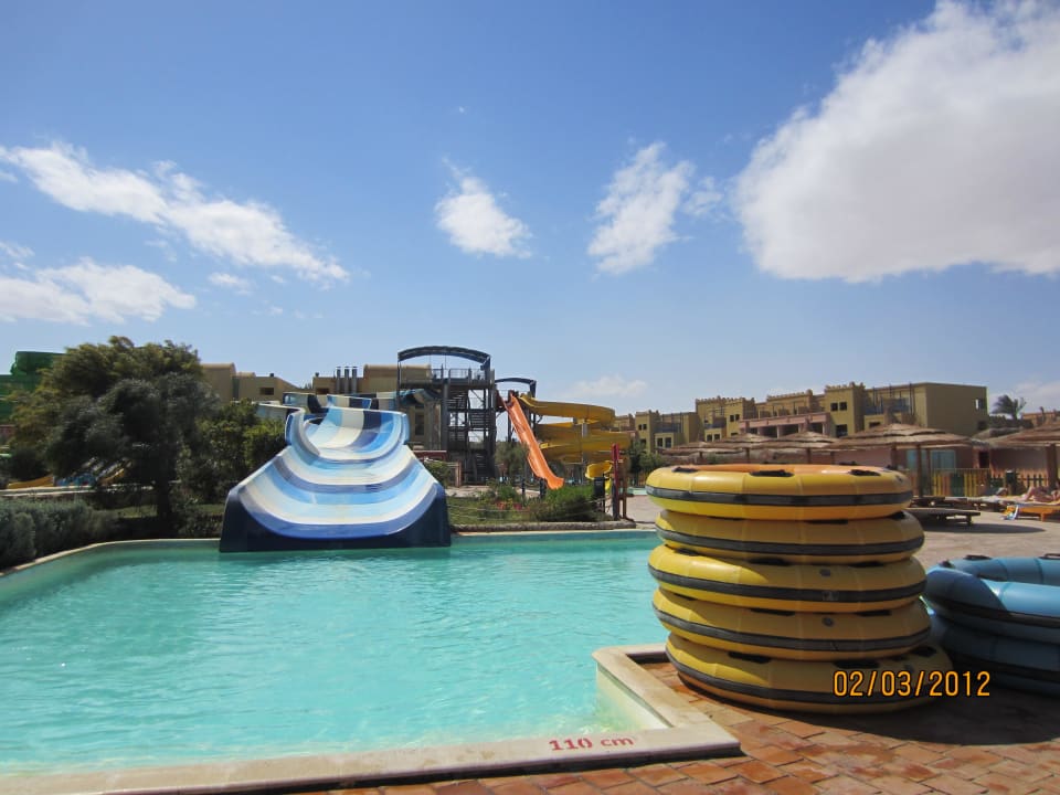 Zjeżdżalnia na dużych pontonach Titanic Beach Spa & Aqua Park