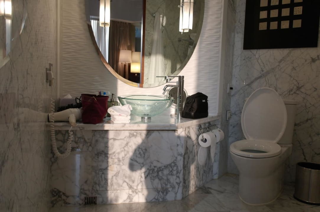 Fehlkonstruiertes Badezimmer Cordis Hotel