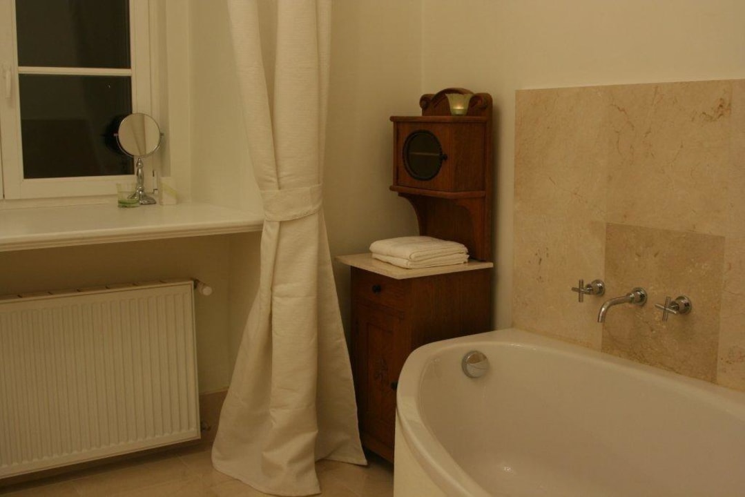 Łazienka w apartamencie Blumen fur Magritte Pałac Osowa Sień
