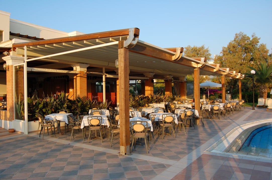 Poolbar Hydramis Palace Beach Resort