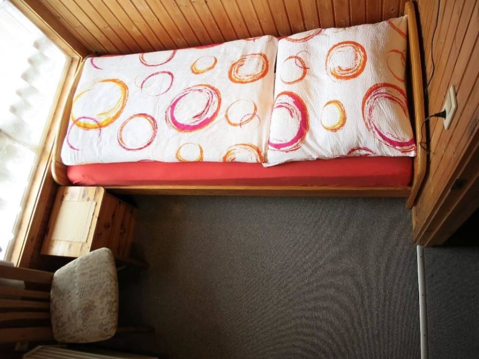 Schlafzimmer im OG mit Bett 2,0m x 0,9m Ferienhäuser Marx im Ferienpark Extertal