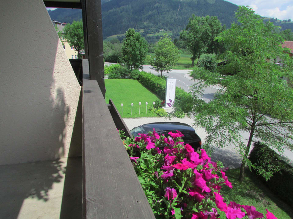 Blick in den Garten Dahoam by Sarina - Hotel & Suites