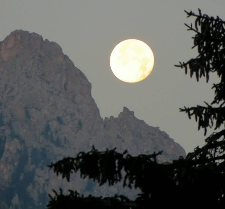 Vollmond über dem Latemar Hotel Alpenrose