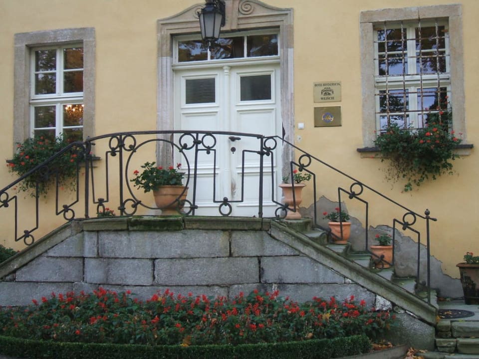 Eingang des Schlosses Hotel Pałac Staniszów