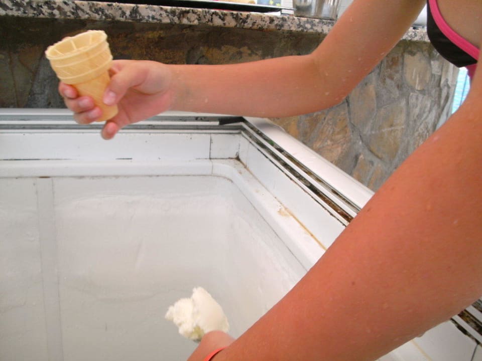 Eistruhe an der Poolbar Lecker oder? Bella Vista Beach Club