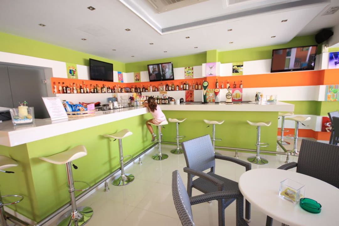 Bar przy recepcji SuneoClub Cavo D'Oro Hotel