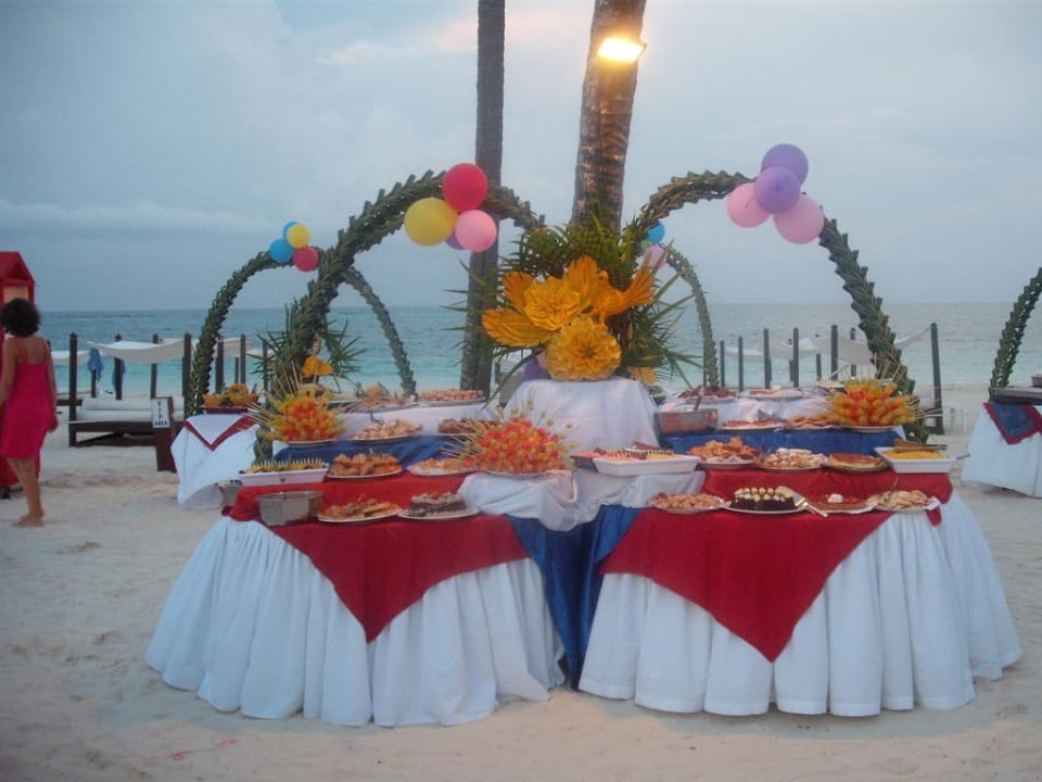 Eine weitere Dekoration am Buffet. Punta Cana Princess All Suites Resort & Spa