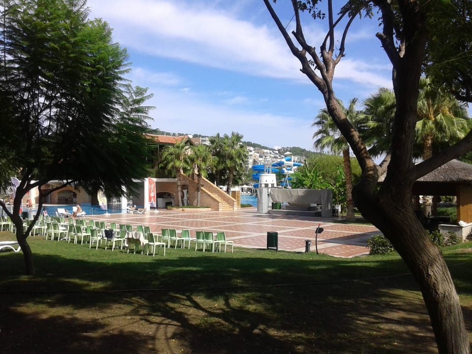 Здесь проходит вечерняя дискотека Limak Limra Hotel & Resort