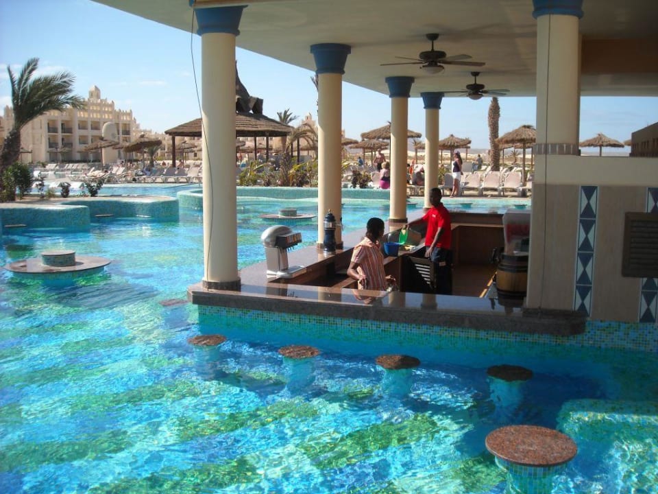 Poolbar Hotel Riu Karamboa