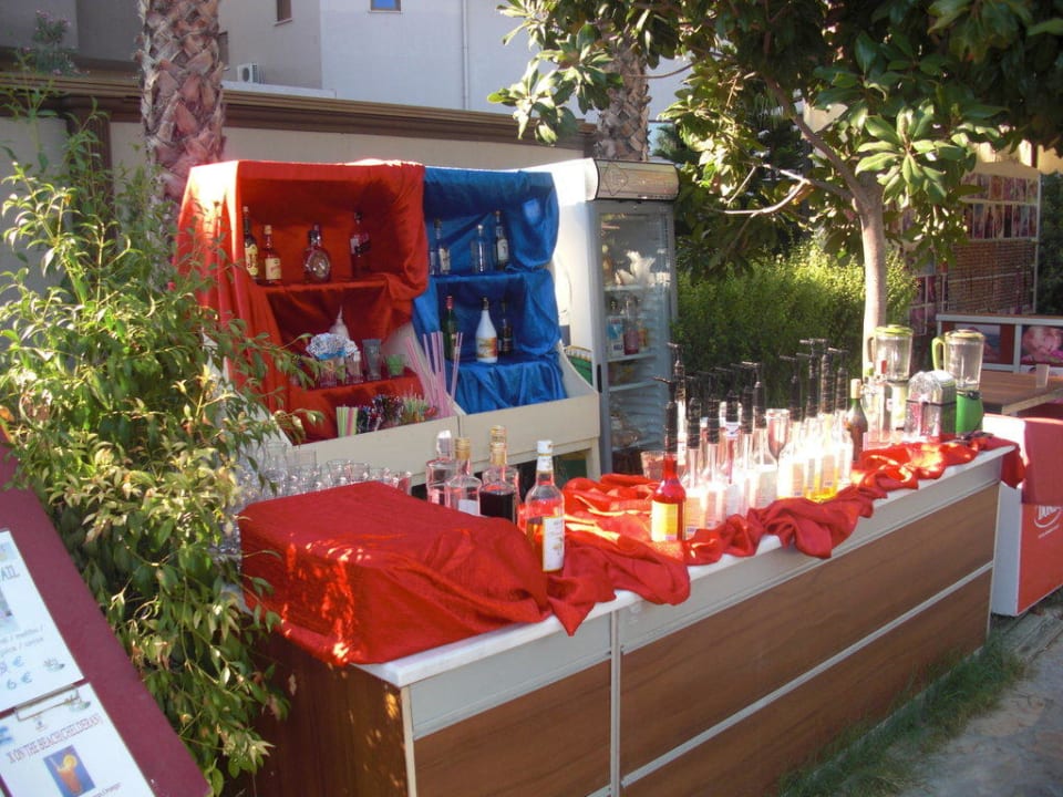 Cocktailbar am Pool Hane Family Resort