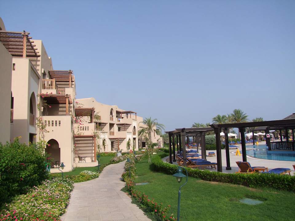 Allées de l'hôtel Miramar Al Aqah Beach Resort