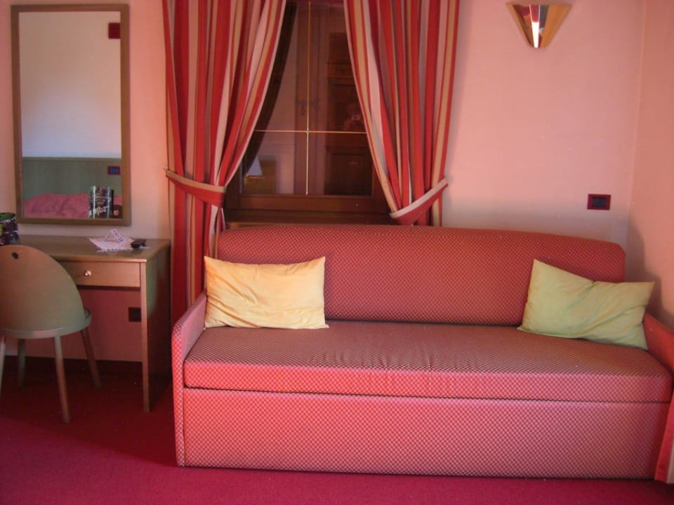 Couch Hotel Krone