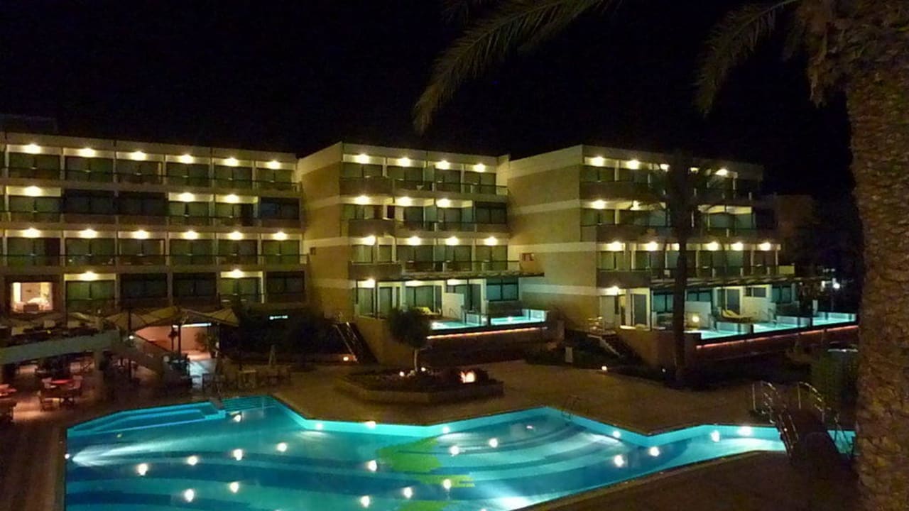 Abendansicht Constantinou Bros Asimina Suites Hotel