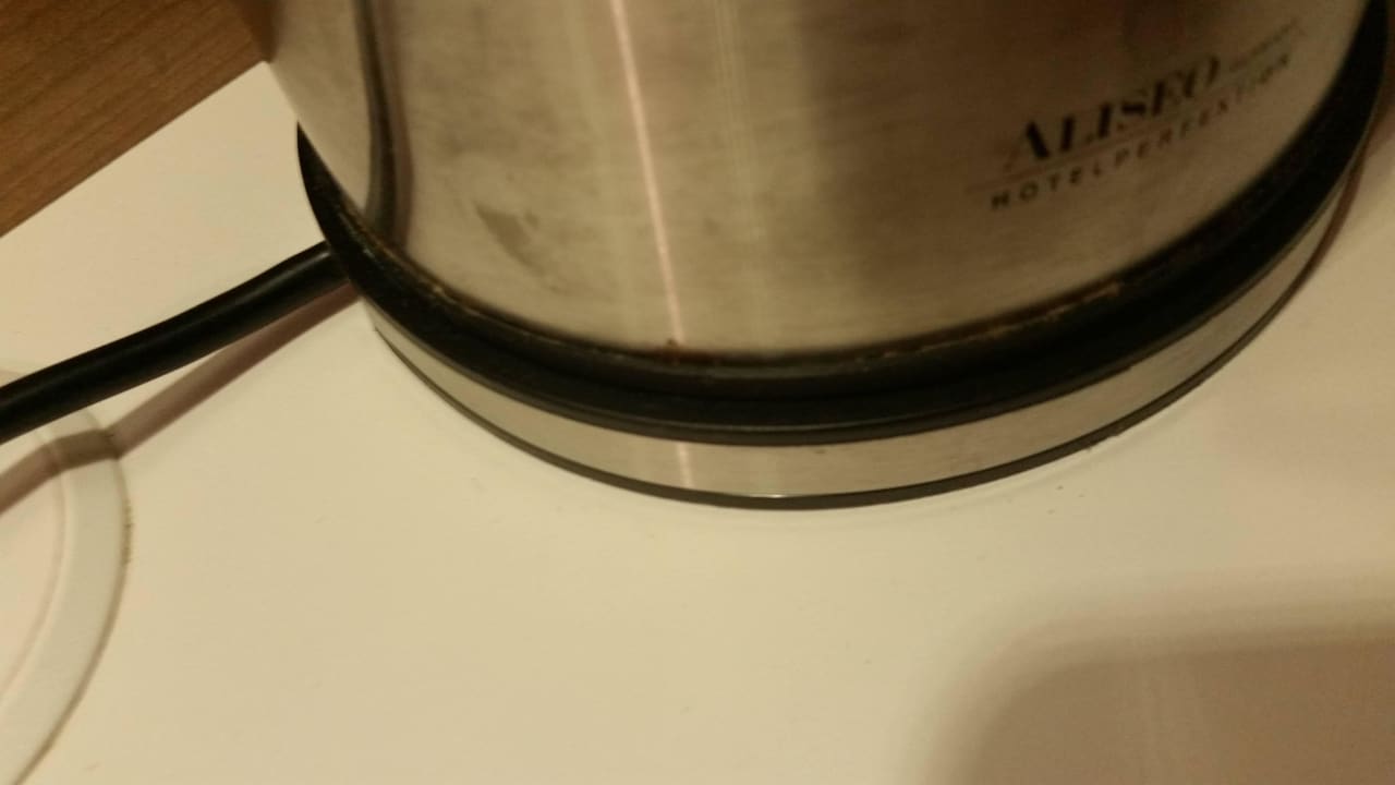 Wasserkocher mit "Drecksschmand" Mercure Hotel Stuttgart Airport Messe