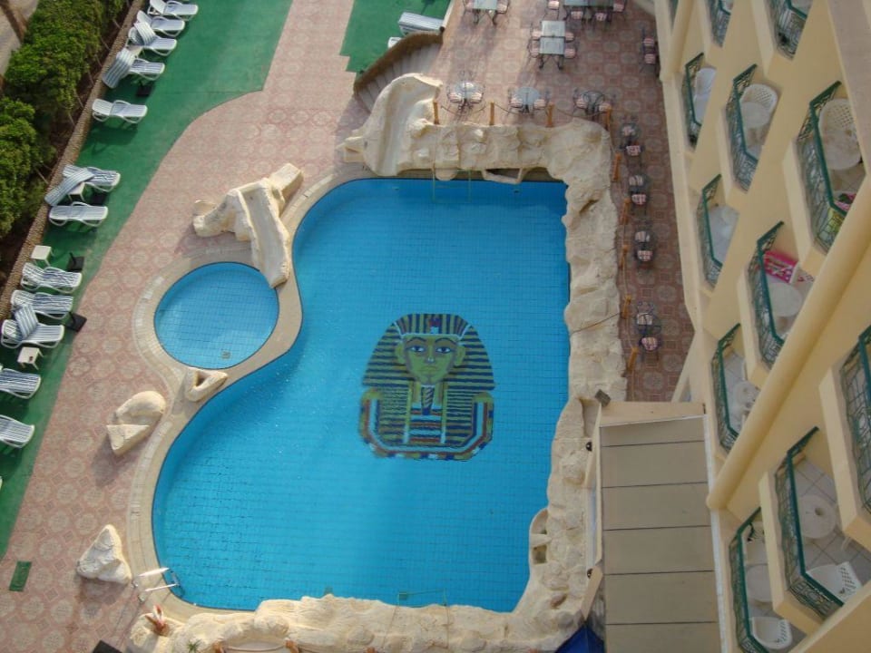 Basen King Tut Resort