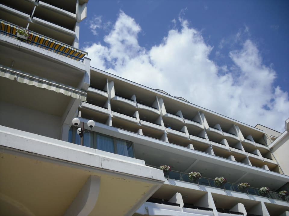 Hotel vom Pool aus betrachtet Hotel Excelsior - Liburnia