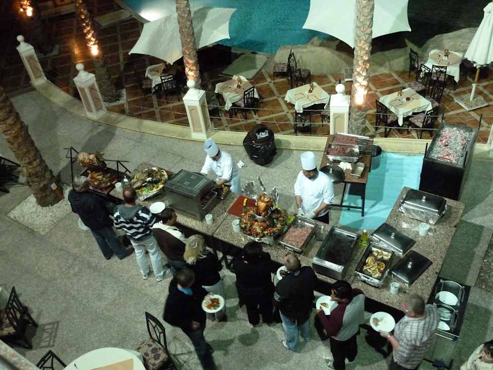 Abends wird gegrillt Pickalbatros Palace Resort