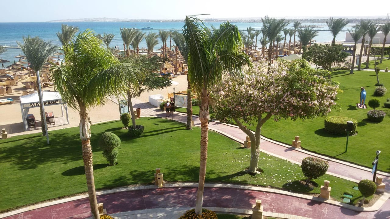 Übergang vom Pool zum Strand Pickalbatros Palace Resort