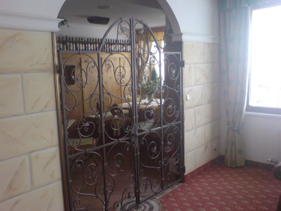 Weinkeller Hotel Olympia