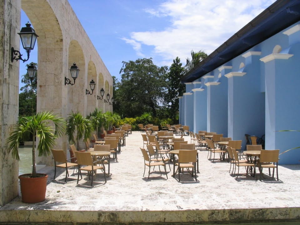 Terrasse neben dem Teatro Iberostar Selection Hacienda Dominicus