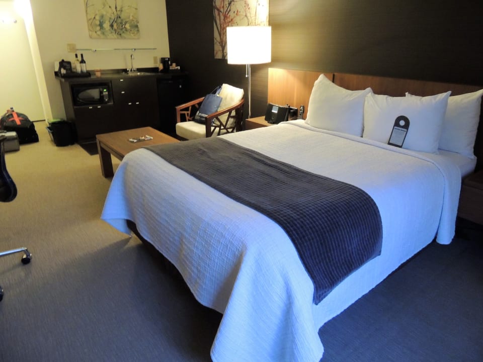 Zimmer Cambridge Suites Hotel