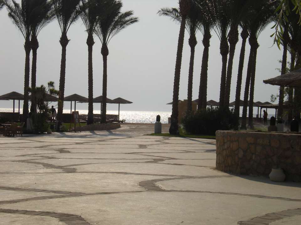 Weg vom Pool zum Strand Makadi Palace