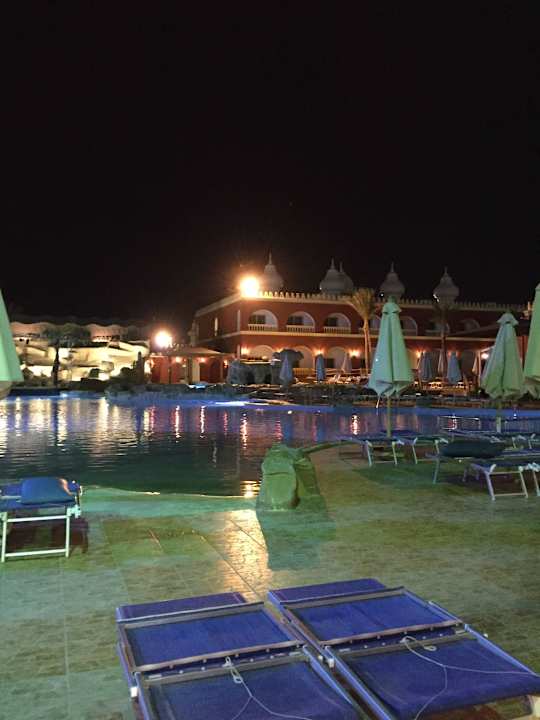 Der Aktivpool bei Nacht Pickalbatros Alf Leila Wa Leila Resort - Neverland Hurghada