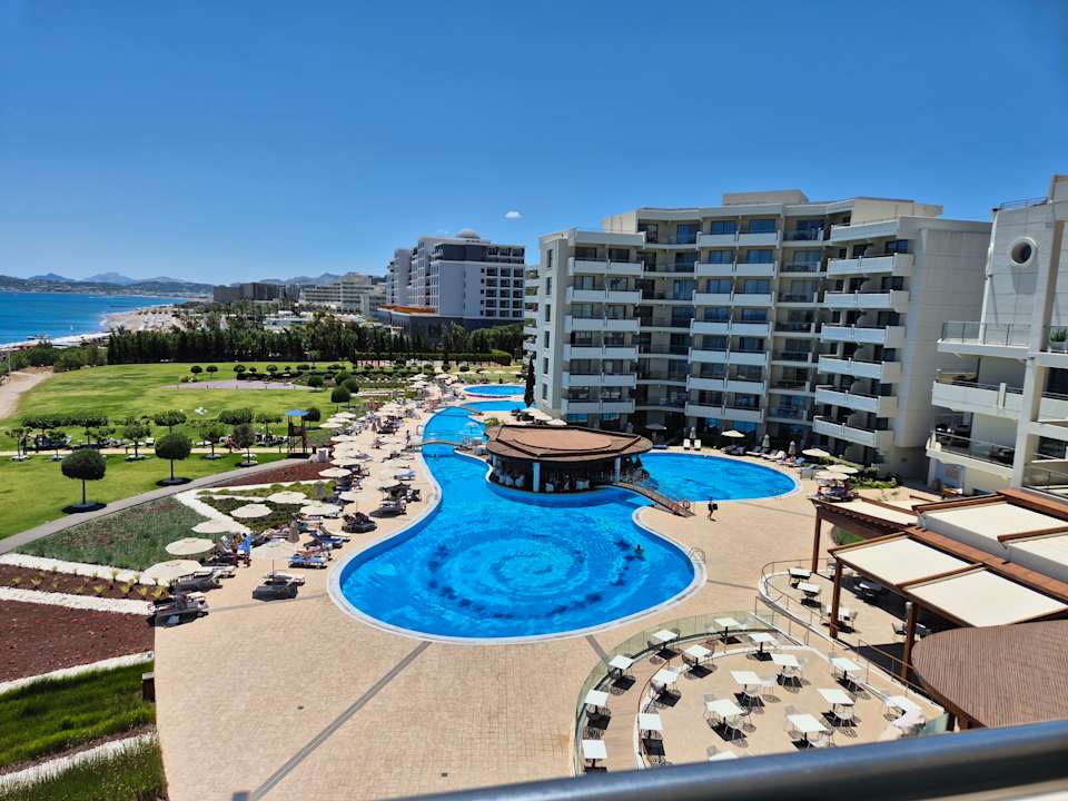 Pool Elysium Resort & Spa Hotel