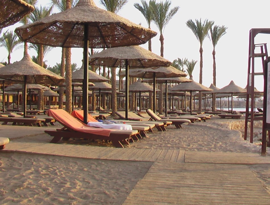 Leerer Strand am Morgen The Grand Hotel Sharm El Sheikh