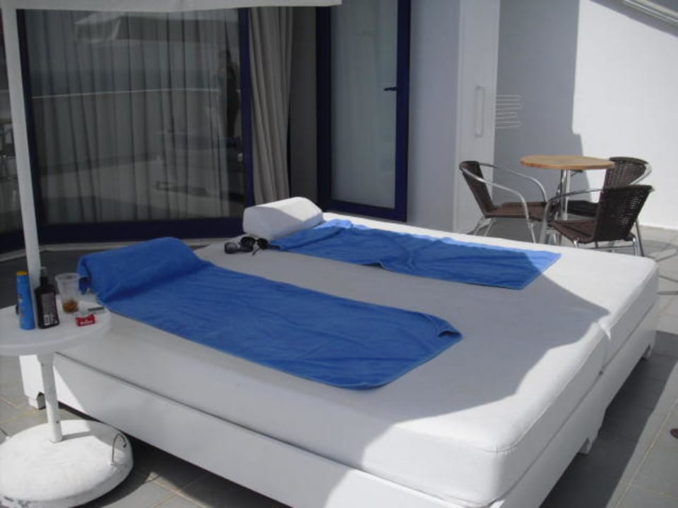 Lederdoppelbett auf der Terrasse Green Max Hotel
