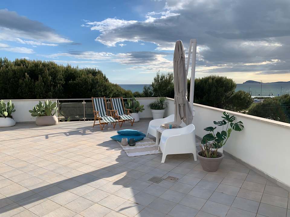 Außenansicht Dove il tramonto incontra il mare, attico panoramico a due passi dalla spiaggia