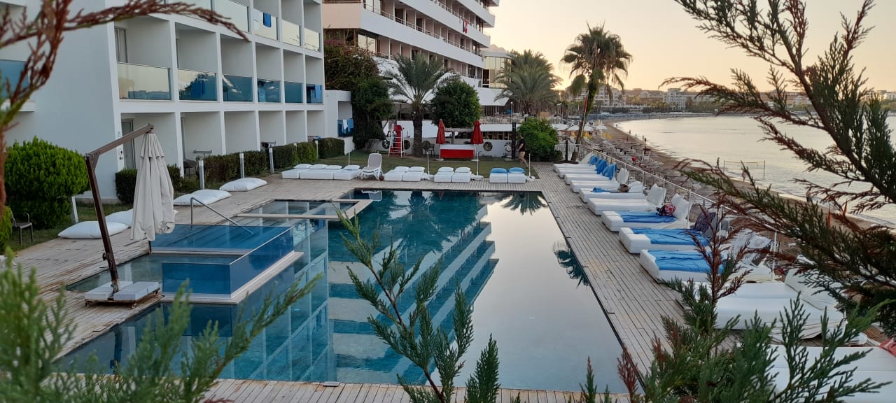 Pool Yalihan Una