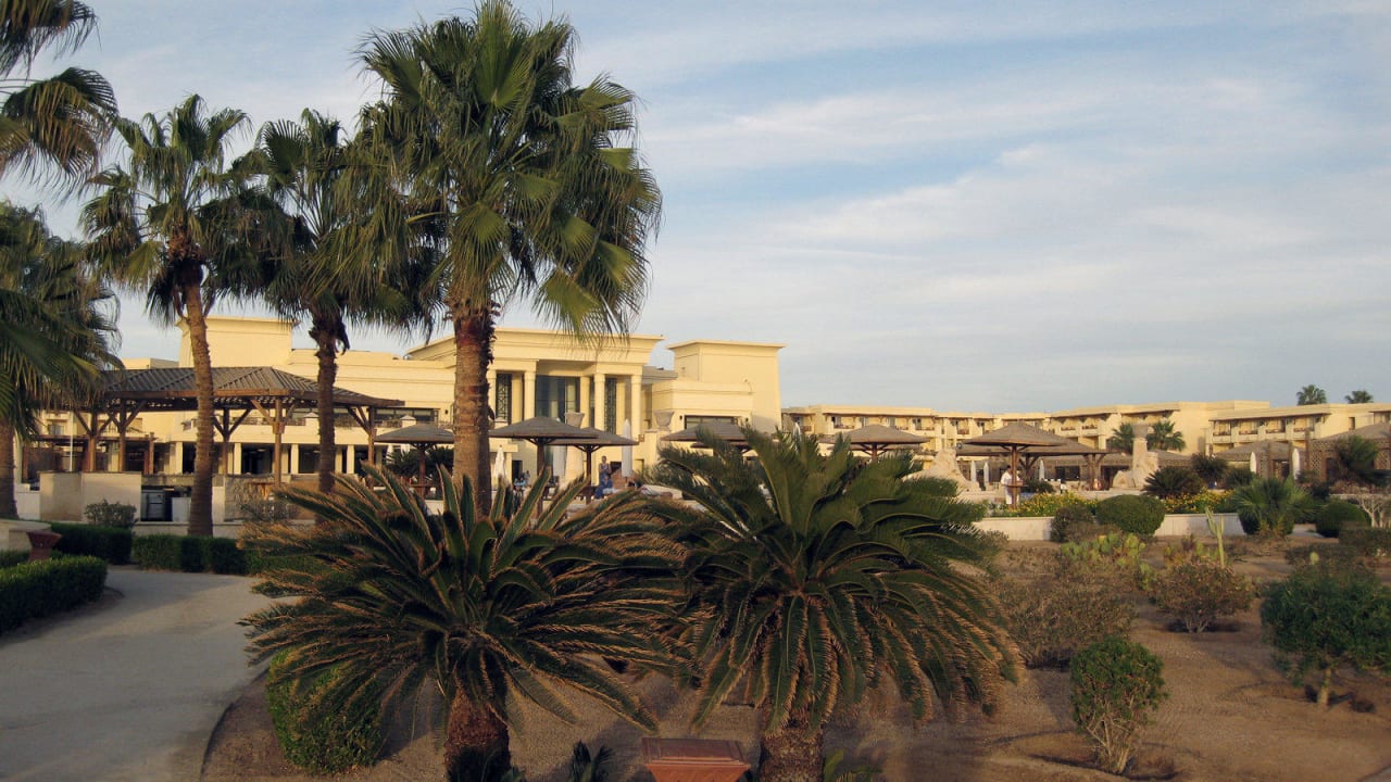 Weg zum beheiztem Pool (Februar) Hotel Sheraton Soma Bay Resort