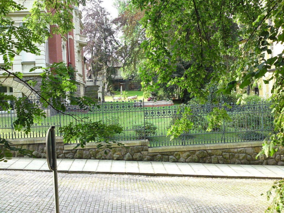 Hotelanlage mit Springbrunnen Villa Vier Jahreszeiten