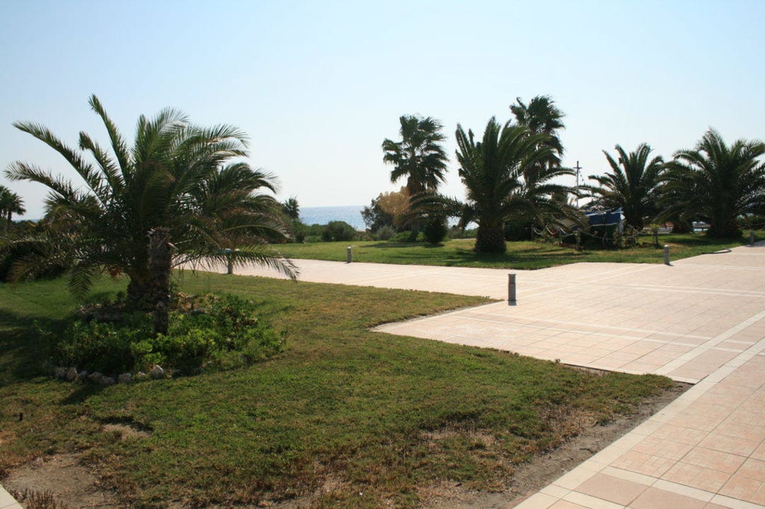 Auf dem Weg zum Strand Porto Bello Royal