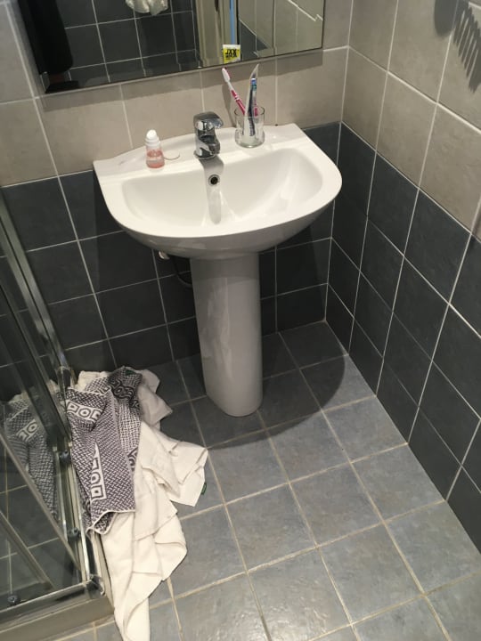 Zimmer Acharavi Beach Hotel