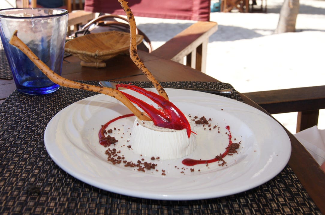 Dessert am Strand Dinarobin Beachcomber Golf Resort & Spa