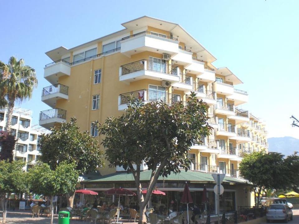 Aussenansicht des Hotels Riviera Hotel & Spa