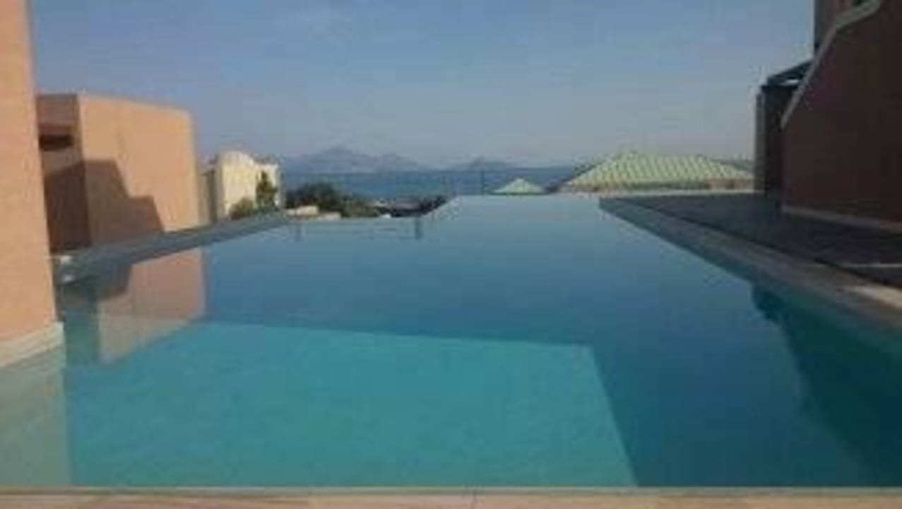 Sharing Pool Atlantica Belvedere Resort