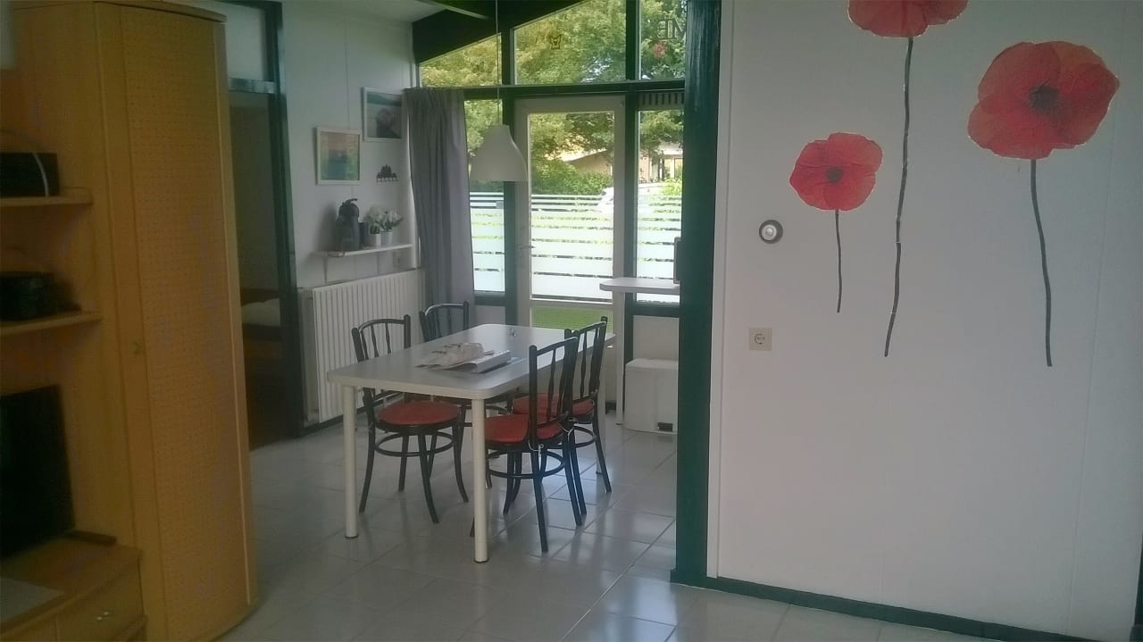 Blick vom Wohnbereich zur Küche Het Grootslag Vakantiepark