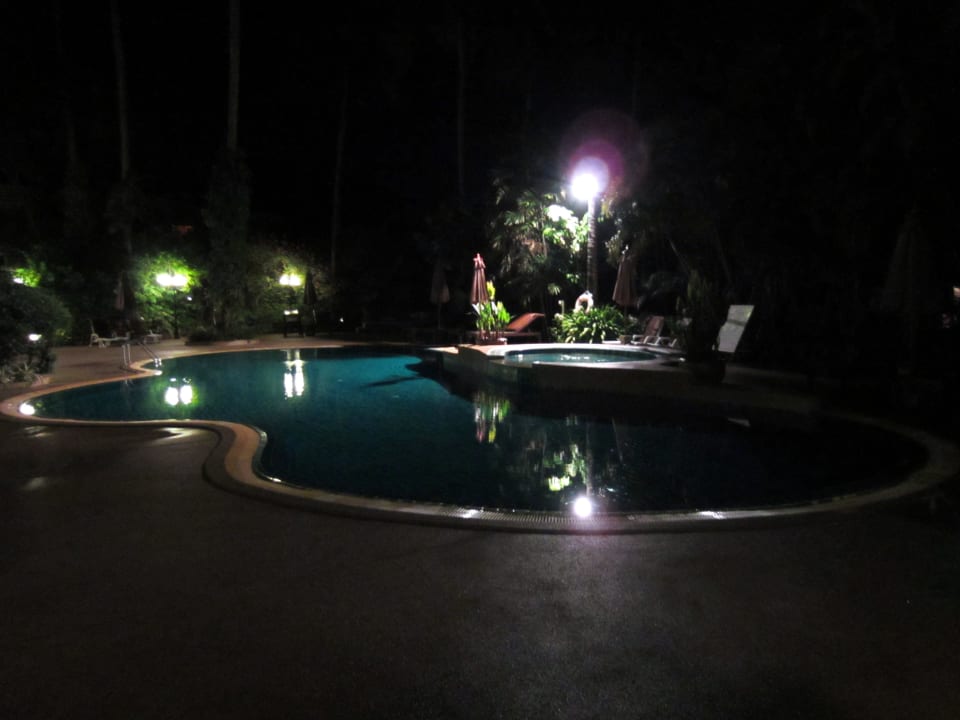 Kleiner Pool beim Strand The Fair House Beach Resort