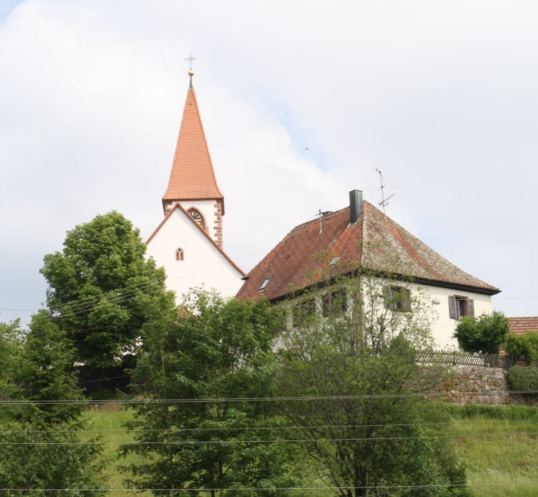Kirche St. Roman Naturparkhotel Adler