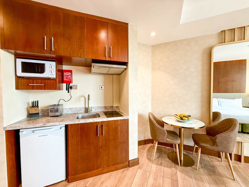 Zimmer City Seasons Suites