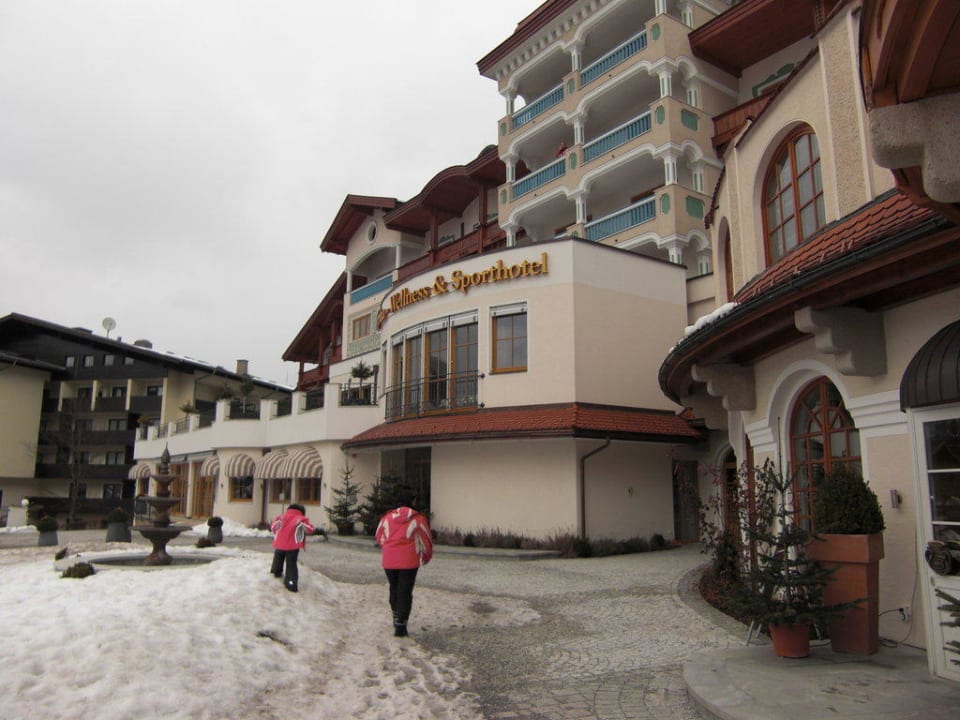 Hoteleingangsbereich Alpina Alpendorf