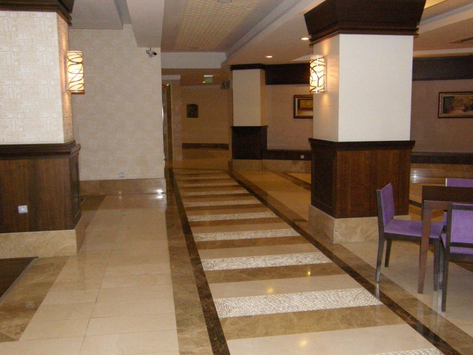 Lobby Lounge in der Ladenpassagenebene Side Mare Resort & Spa