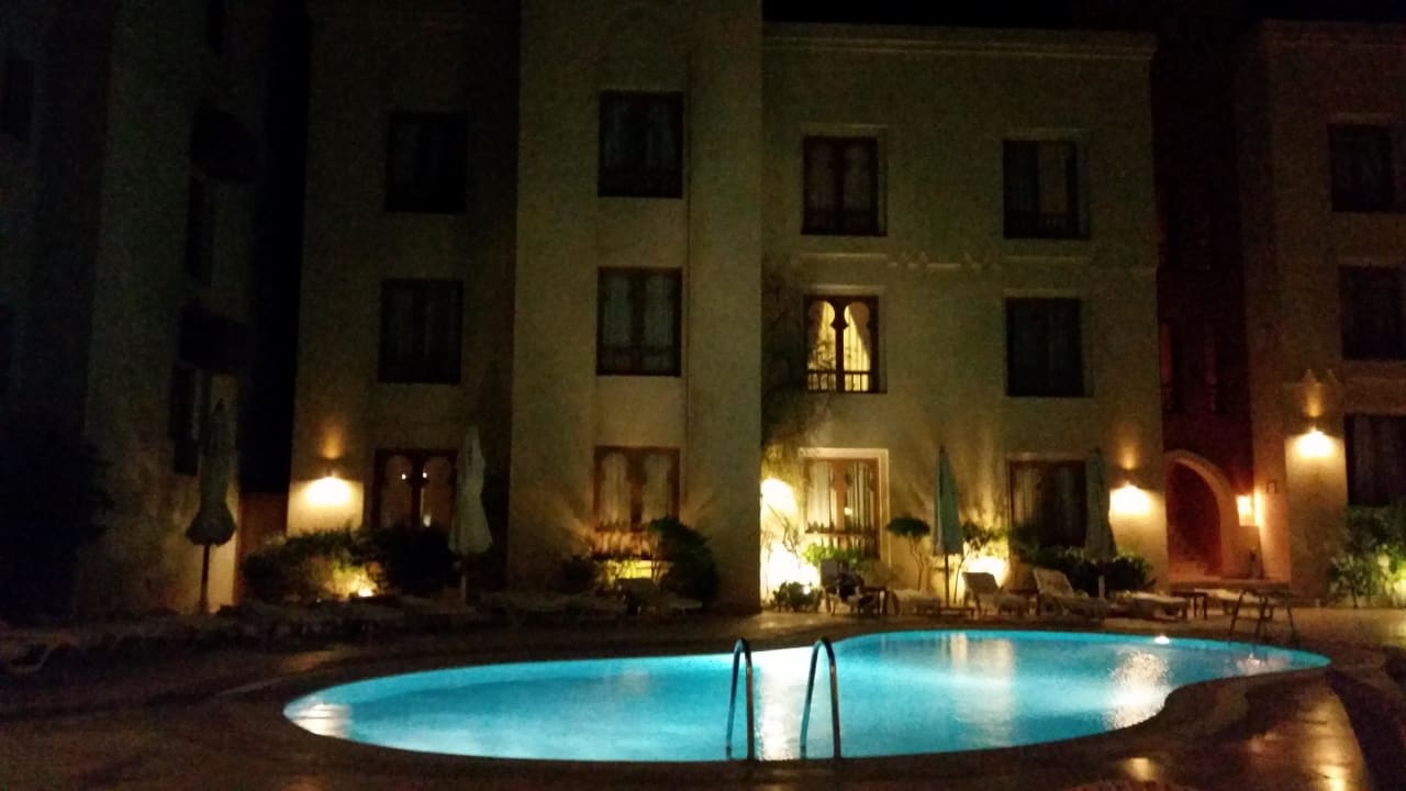 Pool bei Nacht  Ali Pasha Hotel