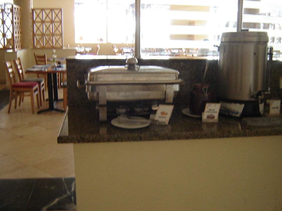 Śniadanie - ciepłe  croissnty Three Corners Sea Beach Resort