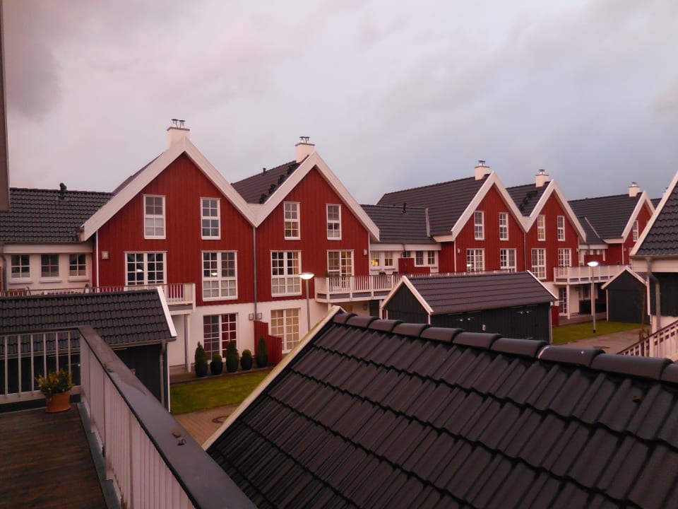 Ein Blick vom Balkon der modernen Ferienwohnung Ferienwohnung Krabbenkorb Greetsiel