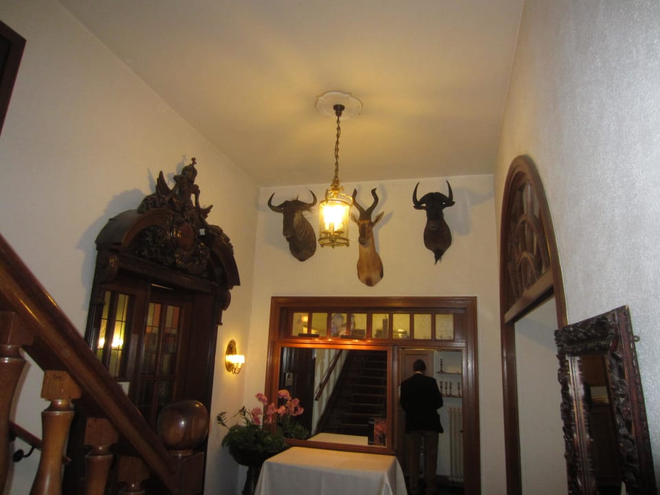 Eingangsbereich zur Rezeption Schnellenberg Burghotel
